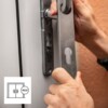 Doppelflügel Aluminium-Nebeneingangstür mit Blendrahmen - Montage