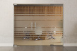 Frontansicht von Selina Motiv matt 2-flg. Glaspendeltür mit festem Seitenteil DORMA Mundus BTS Variante 5 - Erkelenz