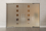 Frontansicht von Cinque Motiv klar 2-flg. Glaspendeltür mit zwei festen Seitenteilen DORMA Mundus BTS Variante 6 - Erkelenz