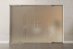 Frontansicht von Vertigo Motiv klar 2-flg. Glaspendeltür mit zwei festen Seitenteilen DORMA Mundus BTS Variante 6 - Erkelenz