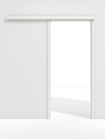 Frontansicht von WESTAG Schiebetürsystem vor der Wand laufend mit Zarge Sira Weiß ähnl. RAL 9003 Westalack Soft 