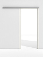 Frontansicht von GARANT Line-Schiebetürsystem vor der Wand laufend Authentic Bianco CePaL