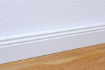 Sockelleiste 18 x 80 x 2400 mm Massivholz weiß lackiert Altdeutsch 80 Clip-Nut Milieu