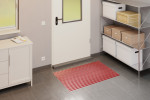 Milieubild Garage mit Metallregal, Schrank und Aluprofilmatte KLASSIK ColourPlus rot - Entrada