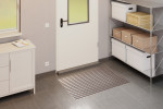 Milieubild Garage mit Metallregal, Schrank und Aluprofilmatte KLASSIK Rips T08PP braun / Minibürste MB01 schwarz - Entrada