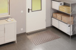 Milieubild Garage mit Metallregal, Schrank und Aluprofilmatte ROBUST Rips T08PP braun - Entrada