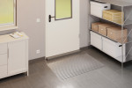 Milieubild Garage mit Metallregal, Schrank und Aluprofilmatte ROBUST Rips T05PP grau - Entrada