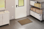 Milieubild Garage mit Metallschrank und Kommode mit Fußmatte ColourLine 959 taupe 60 x 85 cm - Entrada