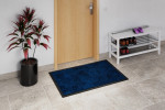 Milieubild Hausflur mit Schuhregal und Pflanze mit Fußmatte KLASSIK Nylonfaser 711 blau meliert - Entrada