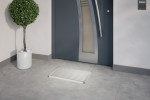 Milieubild Hauseingang mit Topfpflanze und grauen Fliesen von Schuhabtreter HOME Safe R02V grau 60 x 42 cm - Entrada