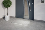 Milieubild Hauseingang mit Topfpflanze und grauen Fliesen von Schuhabtreter HOME Safe R02V grau 90 x 50 cm - Entrada