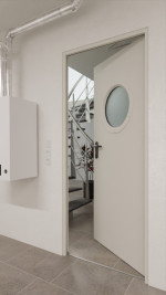 Detail-Milieuansicht von Innentür-Set Stahl mit Feuerschutzfunktion T90-1 FSA-62 mit Rundverglasung inkl. Eckzarge - Teckentrup