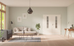 Front-Milieuansicht von GARANT Doppelflügeltür inkl. Zarge 0105-60 Pearl White CPL mit Lichtausschnitt LA-5 schlossseitig Sprosse SP10