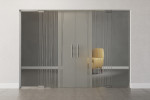 Frontbild von Linie 1 Motiv klar 2-flg. Glaspendeltür mit zwei festen Seitenteilen DORMA Mundus BTS Variante 6 - Erkelenz