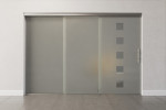 Frontansicht 2 von Cinque Motiv klar 2-flg. Glasschiebetür voreinander auf ein Seitenteil fahrend DORMA MUTO Teleskop Variante 2 - Erkelenz