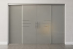 Frontansicht 2 von Bahia Motiv klar 2-flg. Glasschiebetür mit zwei festen Seitenteilen Sigma Flexible Variante 3 - Erkelenz