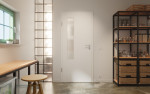 Front-Milieuansicht von GARANT Schallschutztür D354-60 Designer White Resopal mit Lichtausschnitt LA-5 bandseitig