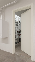 Detail-Milieuansicht von GARANT Wärmeschutztür W980ST15 Platinweiß GHK08
