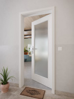 CloseUp-Milieuansicht von GARANT Wohnungseingangstür 0160-60 Silver Grey CePaL mit Lichtausschnitt LA-2