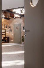 CloseUp-Milieuansicht von Hygge Grau RAL 7037 LA Bullauge Mattlack Basic Innentür - Huga
