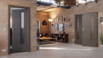Main-Milieuansicht von HÖRMANN Doppelflügeltür Groove 27 Staubgrau RAL 7037 Lack DesignLine mit Lichtausschnitt LA 24 bandseitig mit Zarge