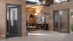 Main-Milieuansicht von HÖRMANN Doppelflügeltür Groove 78 Staubgrau RAL 7037 Lack DesignLine mit Lichtausschnitt LA 27 mit Zarge
