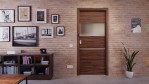 Front-Milieuansicht der in der Wand laufenden HÖRMANN Schiebetür Pure 2 Alpineiche quer Duradecor DesignLine mit Lichtausschnitt quer mit bündiger Lisene Steel 79-7