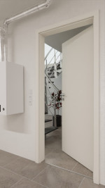 Detail-Milieuansicht von LEBO Thermotür Weiß 9010 Lebolit-Standard-CPL