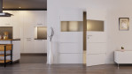 Front-Milieuansicht von HÖRMANN Doppelflügeltür Pure 2 Bütte Weiß Duradecor DesignLine mit Lichtausschnitt quer mit bündiger Lisene Plain 80-7 mit Zarge