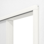 Detailansicht von LEBO Schiebetürsystem vor der Wand laufend Ultramatt Weiß ähnl. RAL 9016 Versio inkl. Zarge