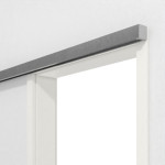 Detailansicht von GARANT Line-Schiebetürsystem vor der Wand laufend Weißlack 9016 GHK08