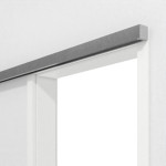 Detailansicht von GARANT Line-Schiebetürsystem vor der Wand laufend U11209SD Edelweiß GHK08