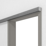 Detailansicht von GARANT Line-Schiebetürsystem vor der Wand laufend U12115SD Platingrau GHK08