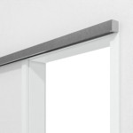 Detailansicht von GARANT Line-Schiebetürsystem vor der Wand laufend Dekor Weiß Folie