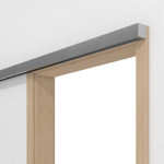 Detailansicht von GARANT Line-Schiebetürsystem vor der Wand laufend Authentic Achat CePaL