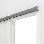 Detailansicht von GARANT Line-Schiebetürsystem vor der Wand laufend Weißlack 9016 CePaL