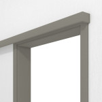 Detailansicht von Schiebetürsystem vor der Wand laufend Ultramatt Staubgrau DesignLine Concepto mit Zarge - Hörmann