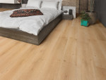 Milieubild Schlafzimmer von Eiche natur hell strukturiert 1-Stab Explore Laminat - Wiparquet