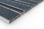 Schräge Detailansicht von Aluprofilmatte ROYAL Rips T06PP blau/grau / Minibürste MB01 schwarz - Entrada