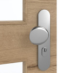 Detailansicht der Oberfläche von GARANT Wohnungseingangstür Quer Authentic Risseiche GCK08 mit Lichtausschnitt LA-11