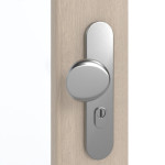 Detailansicht der Oberfläche von GARANT Wohnungseingangstür Authentic Akazie GCK08 mit Lichtausschnitt LA-2