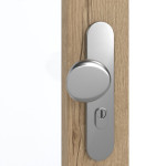 Detailansicht der Oberfläche von GARANT Wohnungseingangstür Authentic Risseiche GCK08 mit Lichtausschnitt LA-3