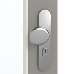 Detailansicht der Oberfläche von GARANT Wohnungseingangstür U12115SD Platingrau GHK08 mit Lichtausschnitt LA-5 schlossseitig