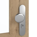 Detailansicht der Oberfläche von GARANT Wohnungseingangstür Authentic Risseiche GCK08 mit Lichtausschnitt LA-6