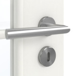 Detailansicht der Oberfläche von GARANT Doppelflügeltür inkl. Zarge Authentic Bianco CPL mit Lichtausschnitt LA-2 Sprosse SP1