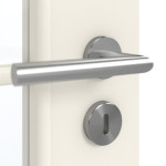 Detailansicht der Oberfläche von GARANT Doppelflügeltür inkl. Zarge Weißlack 9010 mit Lichtausschnitt LA-2 Sprosse SP10