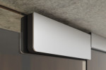 Detailansicht von Float klar Glaspendeltür mit zwei festen Seitenteilen DORMA Mundus BTS Variante 3 - Erkelenz