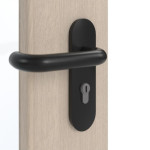 Detailansicht der Oberfläche von GARANT Rauchschutztür Authentic Akazie GCK08 mit Lichtausschnitt LA-DIN