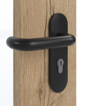 Detailansicht der Oberfläche von GARANT Rauchschutztür Authentic Risseiche GCK08 mit Lichtausschnitt LA-DIN