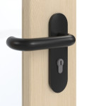 Detailansicht der Oberfläche von GARANT Rauchschutztür Authentic Sand GCK08 mit Lichtausschnitt LA-4 schlossseitig